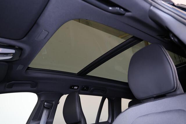 Volvo V60 T6 Recharge AWD Plus Dark - Panorama/schuifdak - IntelliSafe Assist & Surround - 360º Camera - Harman/Kardon audio - Verwarmde voorstoelen, stuur & achterbank - Parkeersensoren voor & achter - Elektr. bedienb. voorstoelen met geheugen - Head up display - 