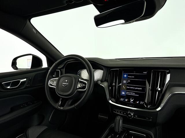 Volvo V60 T6 Plug-in hybrid AWD Ultimate Dark | Panoramadak | Parkeercamera | Head-up display | Harman Kardon | Stoel- en Stuurverwarming