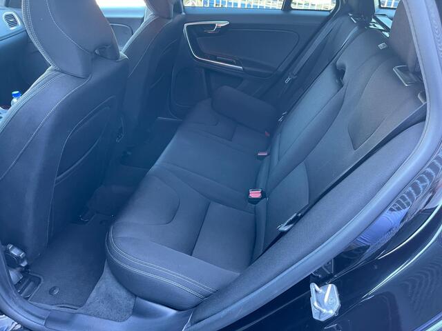 Volvo V60 1.5 T3 Polar | Trekhaak | Navigatie | Stoelverwarming Voor en Achter | Cruise Control Adaptief | Dodehoekdetectie | Parkeersensoren | Getint Glas | Lichtmetalen Velgen 19 inch