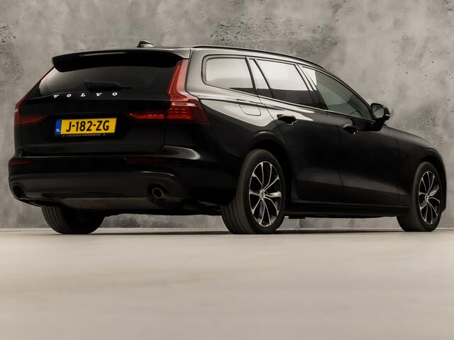 Volvo V60 2.0 B3 Sport 177Pk Automaat (APPLE CARPLAY, GROOT NAVI, PARKEERSENSOREN, GETINT GLAS, SPORTSTOELEN, DAKRAILS ZWART, LED KOPLAMPEN, NIEUWE APK, NIEUWSTAAT)
