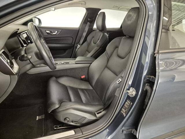 Volvo V60 2.0 B3 Essential Edition | Parkeercamera | Stoel/stuur verwarming | Apple Carplay/Android auto | Leder | 4 voudig verstelbare lendesteun | zitvlakverlengers | Metallic lak |