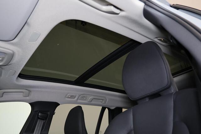 Volvo V60 T6 Recharge AWD Plus Dark - Panorama/schuifdak - IntelliSafe Assist & Surround - 360º Camera - Harman/Kardon audio - Verwarmde voorstoelen, stuur & achterbank - Parkeersensoren voor & achter - Elektr. bedienb. voorstoelen met geheugen - Head up display - 