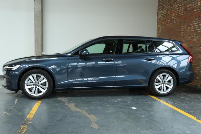 Volvo V60 B4 Essential Edition | Stoelverwarming | Stuurwielverwarming | Parkeersensoren voor + achter | Parkeercamera | BLIS | Lederen Bekleding | Pilot Assist | Google Infotainment