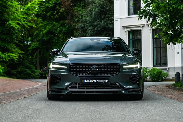 Volvo V60 2.0 T8 Plug-in hybrid AWD Ultra Dark | 21" Polestar | Black Pack | Bowers & Wilkins | Heico Uitlaatsysteem | Heico Body Kit | Trekhaak | Massage & Ventilatie |