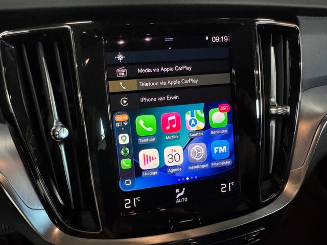 Volvo V60 2.0 B3 HYBRIDE / Apple carplay / Adaptieve Cruise controle / NAP / Historie aanwezig.
