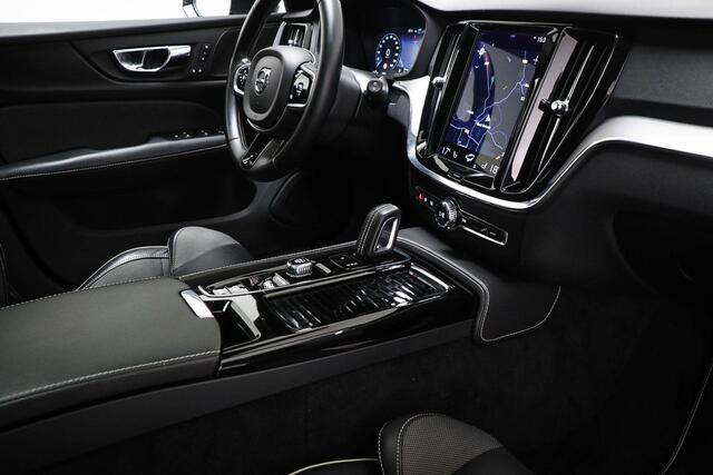 Volvo V60 2.0 T8 Recharge AWD R-Design | LOUNGE / CLIMATE PRO- PACK | PANORAMADAK | ACHTERVANKVERWARMING | HEAD UP | 360 CAMERA | TREKHAAK