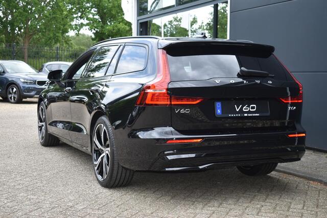 Volvo V60 T6 Plug-in hybrid AWD Ultra Dark | Bowers & Wilkins premium Audio | Massage | Stoel-/Stuurwielverwarming | Head Up Display | 19 inch Lichtmetalen velgen | 360 graden Camera | Panoramisch Schuif-/kanteldak | Lederlook Dashboard | Keyless | Blis | Adaptiev
