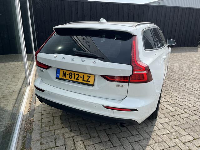 Volvo V60 2.0 B3 Core Carplay / Led / ACC / Clima