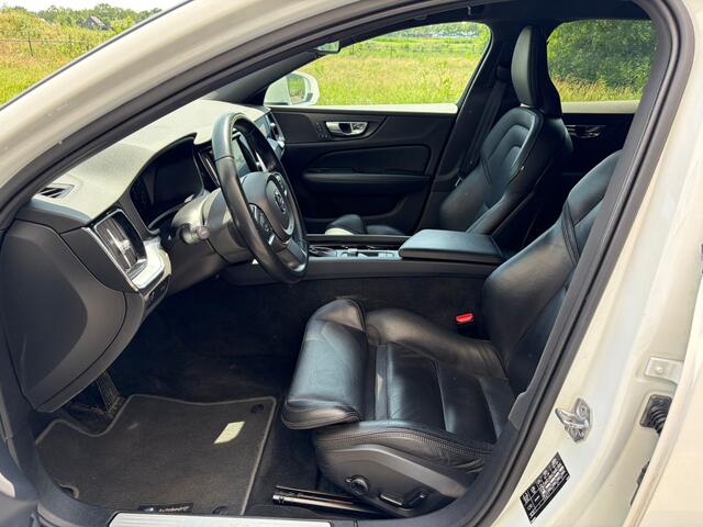 Volvo V60 2.0 T5 251PK Aut. Leder Wegkl.Trekhaak Navi Ecc Adap.Cruise Contourstoelen Apple CarPlay Android Auto Bordherk. High Performance Audio Pdc Momentum Elek.Stoelen+Memory Elek.Achterklep Privacy Glas Lmv 18" Regensensor 1.800KG Trekgewicht Origineel Nederlan