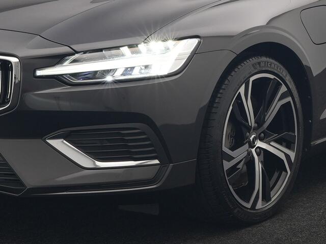 Volvo V60 T6 AWD Plus Bright LONG RANGE PHEV 350pk Dealer O.H. | Panodak | Camera | Harman / Kardon | Lederen Sportstoelen Memory & Verwarmd | Google Assistent | Keyless | Stuur Verwarmd | Apple Carplay | Navigatie | DAB | Plug In Hybrid |