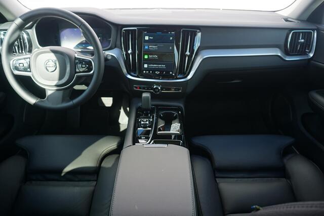 Volvo V60 2.0 T6 Plug-in hybrid AWD Plus Bright | SOH:97% | Trekhaak | | Long Range | Trekhaak | 18" licht metalen velgen | parkeersensoren vóór en achter | camera | panorama dak | Google auto | Full LED | verwarmde voorstoelen en achterbank |