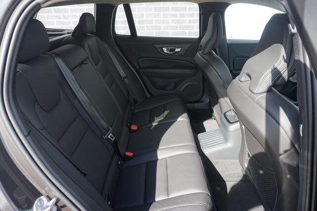 Volvo V60 2.0 T6 Plug-in hybrid AWD Plus Bright | SOH:97% | Trekhaak | | Long Range | Trekhaak | 18" licht metalen velgen | parkeersensoren vóór en achter | camera | panorama dak | Google auto | Full LED | verwarmde voorstoelen en achterbank |