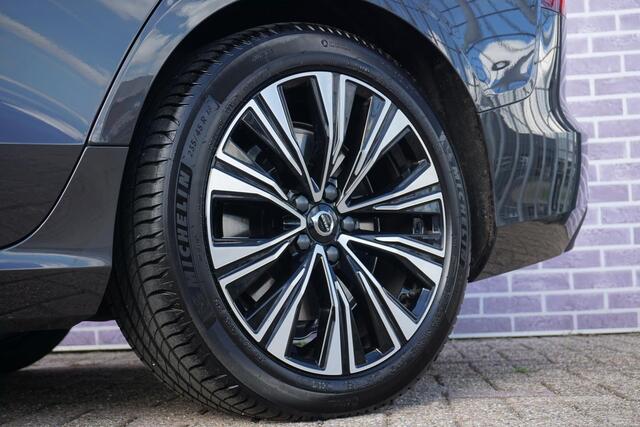 Volvo V60 2.0 T6 Plug-in hybrid AWD Plus Bright | SOH:97% | Trekhaak | | Long Range | Trekhaak | 18" licht metalen velgen | parkeersensoren vóór en achter | camera | panorama dak | Google auto | Full LED | verwarmde voorstoelen en achterbank |