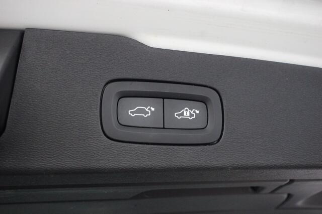 Volvo V60 2.0 B3 Momentum Business Automaat - Carplay, Camera, Digital Cockpit