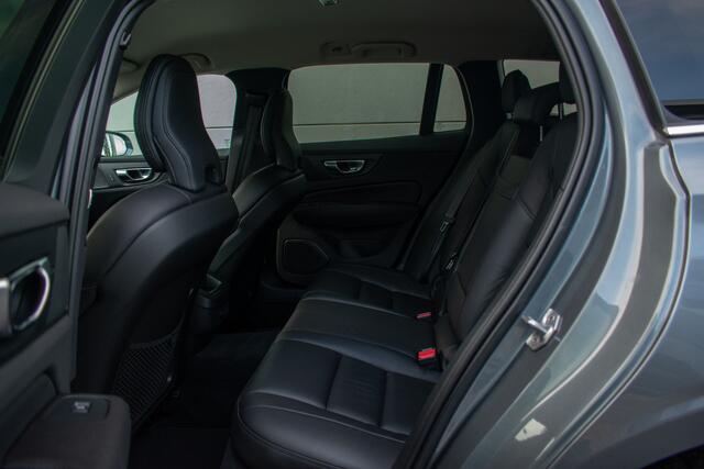 Volvo V60 2.0 B3 Momentum Advantage Navi-Leer-Camera-17"-DAB-Harman/Kardon