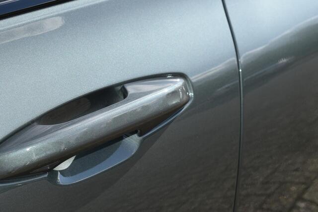 Volvo V60 T6 Plug-in hybrid AWD Plus Dark | Harman Kardon Premium sound | Google Navigatie | BLIS | Adaptieve Cruise Control | Pilot Assist | Stuur-/Stoelverwarming | Elektrisch verstelbare stoelen voor met memory | Parkeercamera | 19 inch Lichtmetalen velgen |