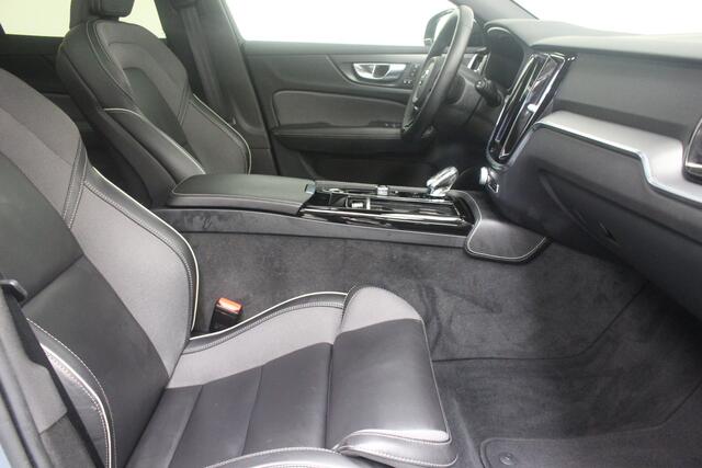 Volvo V60 T6 Plug-in hybrid AWD Plus Dark | Rijklaarprijs | Trekhaak | Pano dak |
