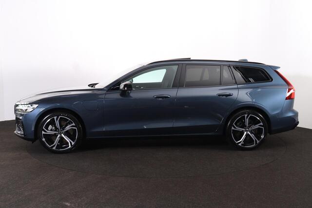 Volvo V60 T6 Recharge AWD Plus Dark - Panorama/schuifdak - IntelliSafe Assist & Surround - 360º Camera - Harman/Kardon audio - Verwarmde voorstoelen, stuur & achterbank - Parkeersensoren voor & achter - Elektr. bedienb. voorstoelen met geheugen - Head up display - 