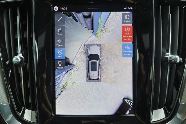 Volvo V60 T6 Recharge AWD Plus Dark - Panorama/schuifdak - IntelliSafe Assist & Surround - 360º Camera - Harman/Kardon audio - Verwarmde voorstoelen, stuur & achterbank - Parkeersensoren voor & achter - Elektr. bedienb. voorstoelen met geheugen - Head up display - 