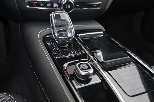 Volvo V60 T6 Recharge AWD Plus Dark - Panorama/schuifdak - IntelliSafe Assist & Surround - 360º Camera - Harman/Kardon audio - Verwarmde voorstoelen, stuur & achterbank - Parkeersensoren voor & achter - Elektr. bedienb. voorstoelen met geheugen - Head up display - 
