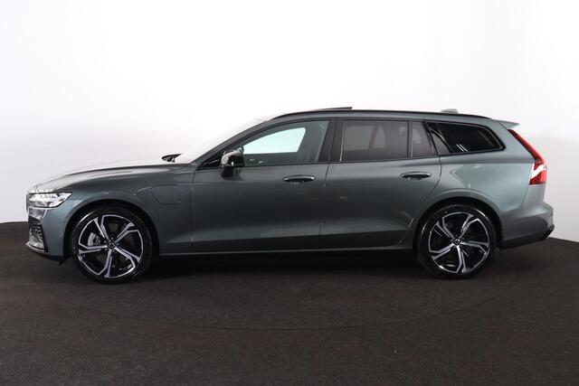 Volvo V60 T6 Recharge AWD Plus Dark - Panorama/schuifdak - IntelliSafe Assist & Surround - 360º Camera - Harman/Kardon audio - Verwarmde voorstoelen, stuur & achterbank - Parkeersensoren voor & achter - Elektr. bedienb. voorstoelen met geheugen - Head up display -