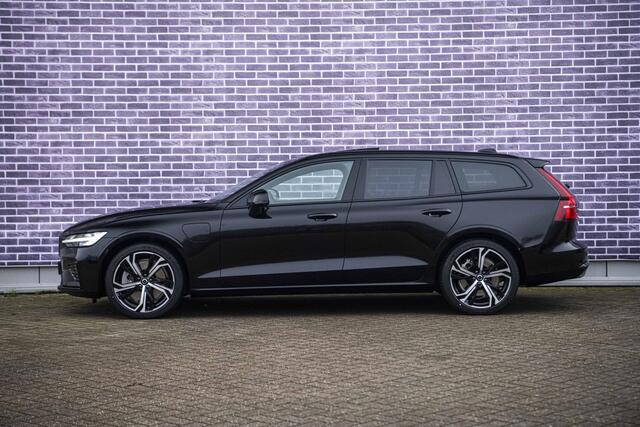 Volvo V60 2.0 T6 Plug-in hybrid AWD Ultra Dark | Schuif-/kanteldak | Head Up Display | Donker Glas | Sportstoelen | Power Seats | Harman Kardon |