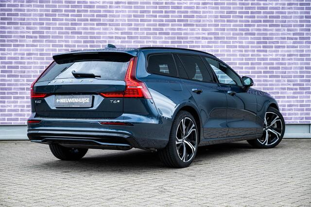 Volvo V60 2.0 T6 Plug-in hybrid AWD Ultra Dark | Schuif-/kanteldak | Head Up Display | Donker Glas | Sportstoelen | Power Seats | Harman Kardon |