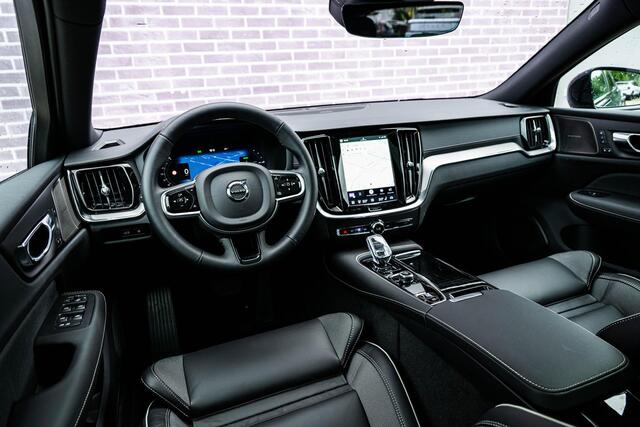 Volvo V60 2.0 T6 Plug-in hybrid AWD Ultra Dark | Schuif-/kanteldak | Head Up Display | Donker Glas | Sportstoelen | Power Seats | Harman Kardon |