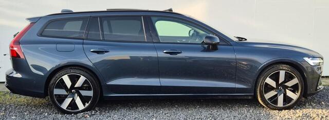 Volvo V60 2.0 T8 Phev AWD Plus Dark 19" Wielen - Panoramadak - Lighting - Harman Kardon Audio - 360 Camera -RA00 Interieur vol leder - voorruit verwarming - Achterbank verwarming - Memory stoelen