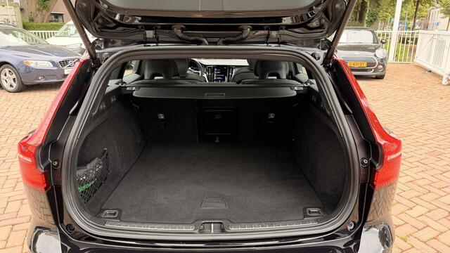 Volvo V60 2.0 B3 R-Design | Panoramadak | Harman Kardon | Black Pack |