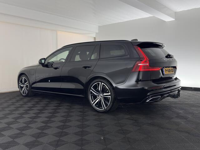 Volvo V60 2.0 T8 Recharge AWD R-Design Black-Line {SoH-99%} (Plug-in) (INCL-BTW) Aut. *LEATHER-FABRIC | FULL-LED | MEMORY-PACK | HARMAN/KARDON | DIGI-COCKPIT | HEATED-SPORTSEATS | KEYLESS | DAB+ | NAVI-FULLMAP | PDC | CRUISE | HEAD-UP | TOWBAR | 19''
