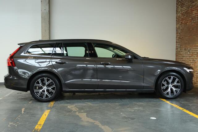 Volvo V60 B3 Essential Edition | Parkeercamera | Parkeersensoren voor + achter | Stoelverwarming voor + achter | Stuurwielverwarming | Dealeronderhouden | Navigatie |