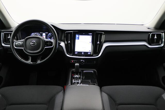 Volvo V60 2.0 T6 Twin Engine AWD Momentum Pro Climate, Cruise, Navigatie, Apple Carplay, LED, Trekhaak, 19''