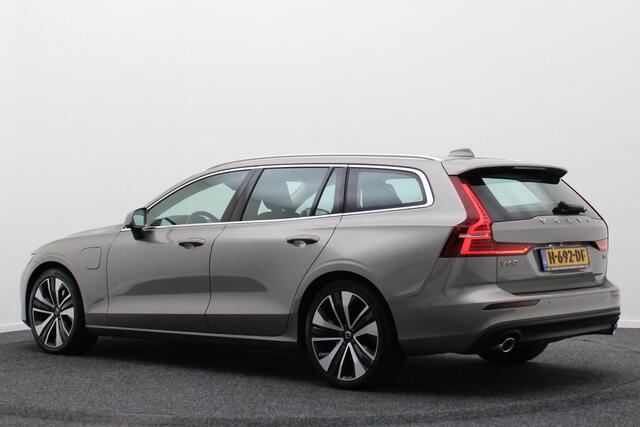 Volvo V60 2.0 T6 Twin Engine AWD Momentum Pro Climate, Cruise, Navigatie, Apple Carplay, LED, Trekhaak, 19''