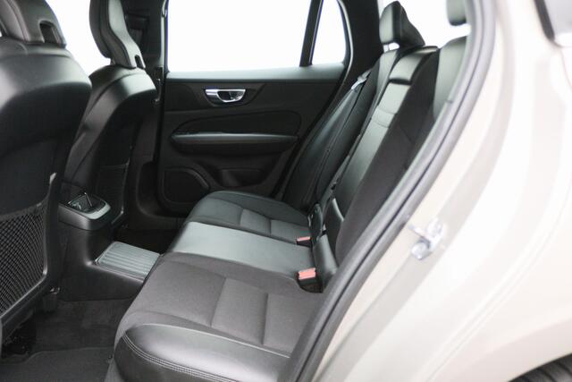Volvo V60 2.0 T6 Twin Engine AWD Momentum Pro Climate, Cruise, Navigatie, Apple Carplay, LED, Trekhaak, 19''