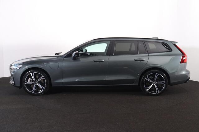 Volvo V60 T6 Recharge AWD Plus Dark - Panorama/schuifdak - IntelliSafe Assist & Surround - 360º Camera - Harman/Kardon audio - Verwarmde voorstoelen, stuur & achterbank - Parkeersensoren voor & achter - Elektr. bedienb. voorstoelen met geheugen - Head up display - 