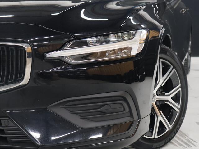 Volvo V60 2.0 B4 Core [APPLE CARPLAY, ANDROID, ADAPTIVE CRUISE, ELEKTRISCHE STOELEN, TREKHAAK, DRAADLOOS OPLADEN, ELEKTRISCHE ACHTERKLEP, LED, BLUETOOTH, NAVIAGTIE, NIEUWSTAAT]