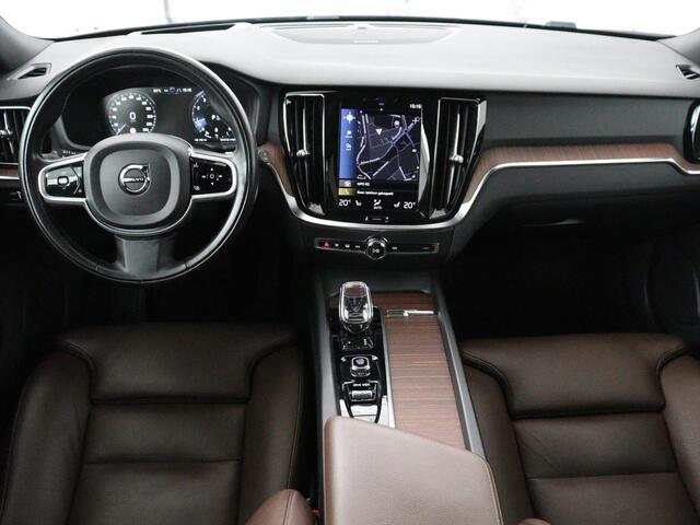 Volvo V60 2.0 B4 Inscription | Panoramadak | Trekhaak | Head-up | Harman/Kardon | Adaptive cuise | Carplay | Stuur/stoelverwarming | 360 camera | Climate control | Leder