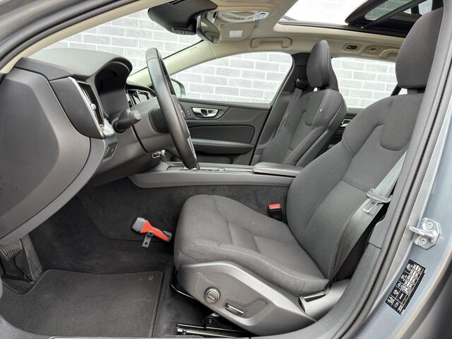 Volvo V60 2.0 B3 Business Pro | Trekhaak | Panoramadak | Achteruitrijcamera | Parkeersensoren | Keyless Entry | Elektrische Achterklep | Cruise Control Adaptief | BLIS | Navigatie | Apple Carplay | Android Auto