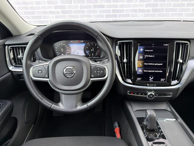 Volvo V60 2.0 B3 Business Pro | Trekhaak | Panoramadak | Achteruitrijcamera | Parkeersensoren | Keyless Entry | Elektrische Achterklep | Cruise Control Adaptief | BLIS | Navigatie | Apple Carplay | Android Auto