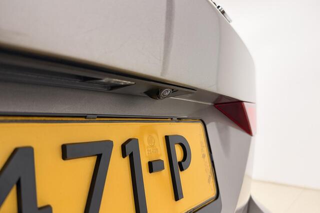 Volvo V60 2.0 T5 250pk Inscription | Apple carplay/Android auto | Trekhaak | HUD | Parkeercamera | Climate control | Stoel/Stuurverwarming | Lederen bekleding | Navigatie | Panoramadak | Cruise control Adaptief |