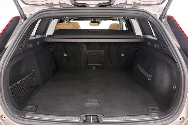 Volvo V60 2.0 T5 250pk Inscription | Apple carplay/Android auto | Trekhaak | HUD | Parkeercamera | Climate control | Stoel/Stuurverwarming | Lederen bekleding | Navigatie | Panoramadak | Cruise control Adaptief |