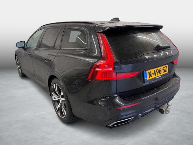 Volvo V60 2.0 T6 Recharge AWD R-Design | Plug-in Hybrid (PHEV) | Trekhaak | Harman Kardon Audio | Achteruitrijcamera | Parkeersensoren | LED Koplampen Adaptief | Keyless Entry | Elektrische Achterklep | Elektrisch Verstelbare Voorstoelen | Stoelverwarming | Navigat