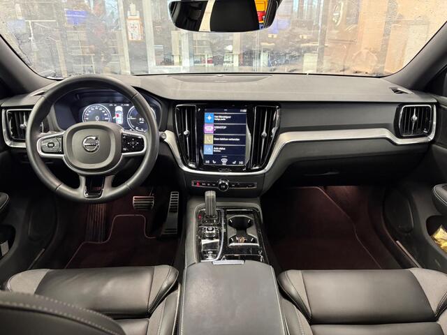 Volvo V60 2.0 T6 Recharge AWD R-Design | Plug-in Hybrid (PHEV) | Trekhaak | Harman Kardon Audio | Achteruitrijcamera | Parkeersensoren | LED Koplampen Adaptief | Keyless Entry | Elektrische Achterklep | Elektrisch Verstelbare Voorstoelen | Stoelverwarming | Navigat
