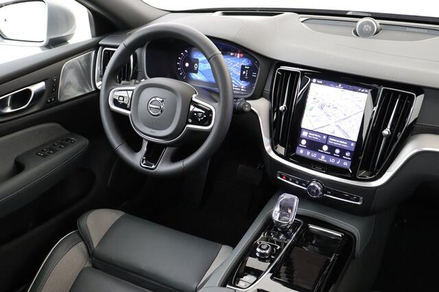 Volvo V60 T6 PLUG-IN HYBRID AWD ULTRA BRIGHT *UNIEK!* -PANO.DAK|BOWERS&WILKINS|SLATE|360°CAM|HEAD-UP DISP.|PRIVACY.GLAS|TREKHAAK|19"|SoH:98%