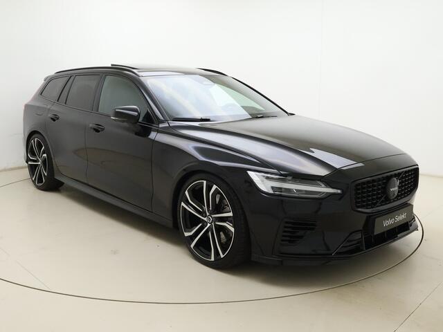 Volvo V60 T8 455pk AWD Ultra Dark Performance Edition / 20 Inch / Heico verlaagd / Stylingkit / Schuif-dak / H&K Audio / Getint glas.