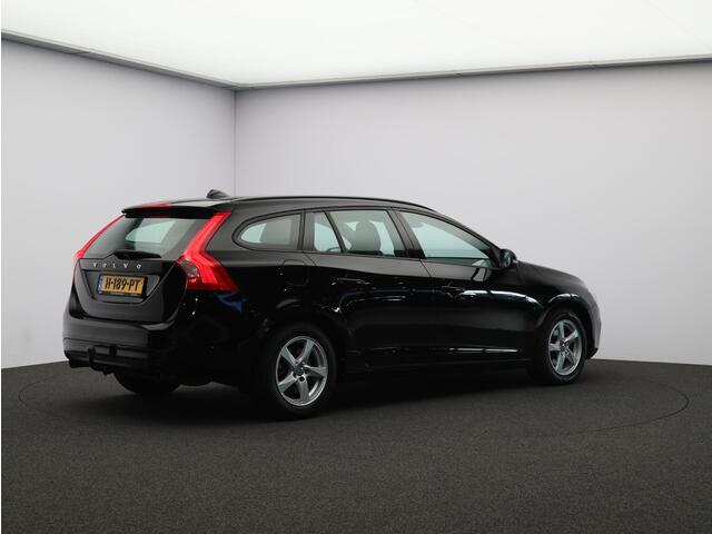 Volvo V60 2.0 T3 150PK Nordic / Parkeerverwarming / Trekhaak / All Season Banden / Parkeersensoren V+A / Verwarmbare voorstoelen + Achterbank /