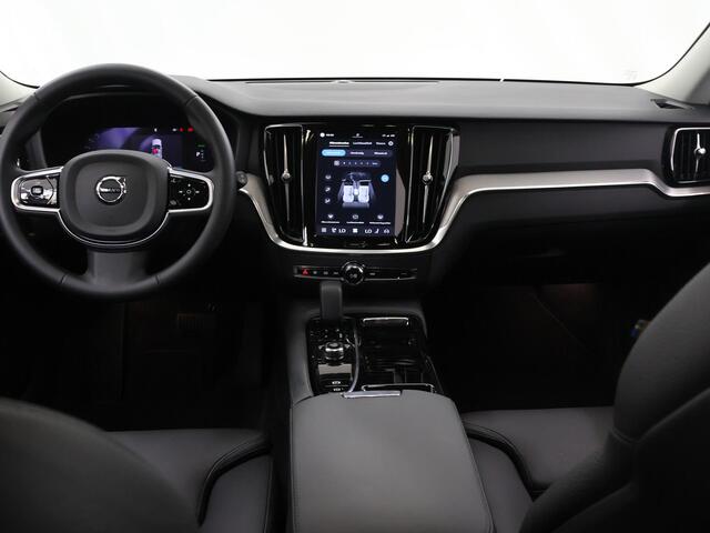Volvo V60 2.0 T8 Plug-in hybrid AWD Plus Dark | Ele.verstelbare stoelen + Geheugen | Navigatie | Camera | Trekhaak | DAB | Adaptieve Cruise Control | Ele. kofferdeksel |