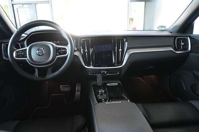 Volvo V60 2.0 T8 Plug-in hybrid AWD Plus Bright Panoramdak Stoelverwarming Carplay Led Adaptieve Cruise Clima Lane Assist Camera 100% Onderhouden! Inruil Mogelijk!
