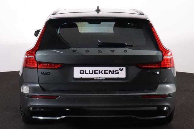 Volvo V60 T8 AWD Plus Dark Performance Edition - IntelliSafe Assist & Surround - Panoramisch schuif-/kanteldak - 360º camera - Harman Kardon - Stoelverwarming voor & achter - Verwarmbaar stuur - Keyless - Parkeersensoren voor & achter - Elektrisch verstelbare voors